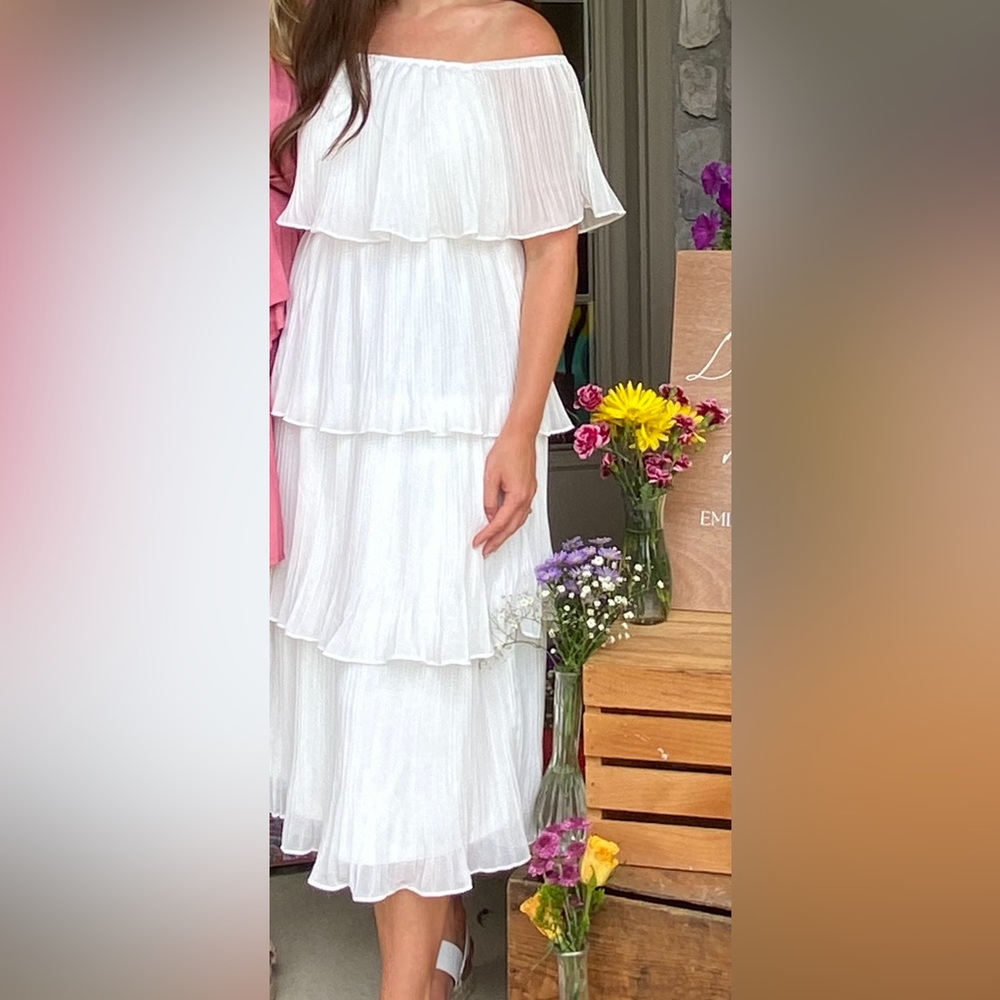 Lulus size small white pleated ruffle tiered dress